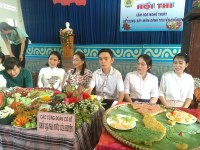 Hội thi cắm hoa nghệ thuật và trưng bày mâm bánh truyền thống