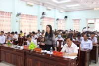 Lãnh đạo huyện Tây Sơn phát biểu ý kiến tại buổi tiếp xúc với ĐBQH Hồ Đức Phớc - Bộ trưởng Bộ Tài chính
