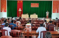 Quang cảnh buổi tiếp xúc cử tri của đại biểu HĐND tỉnh tại xã Vĩnh An