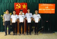 Chi bộ trường THPT Quang Trung tổ chức Lễ kết nạp đảng viên