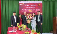 Đồng chí Lê Bình Thanh - Tỉnh ủy viên, Bí thư Huyện ủy thăm, làm việc tại  Ngân hàng Nông nghiệp và Phát triển nông thôn - Chi nhánh huyện Tây Sơn