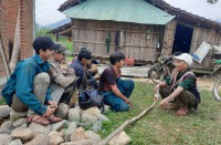 Già làng uy tín Đinh Đen tuyên truyền vận động người dân thực hiên xây dựng NTM