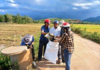 Hội Nông dân xã Bình Nghi ra quân thu gom vỏ chai, bao bì thuốc bảo vệ thực vật