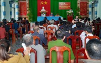 Quang cảnh tiếp xúc cử tri tại xã Tây Giang