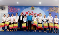 Tổng Liên đoàn Lao động Việt Nam tặng 200 suất quà cho đoàn viên, người lao động có hoàn cảnh khó khăn