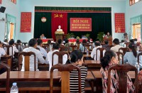 Đại biểu Quốc hội tiếp Nguyễn Thị Thu Thủy xúc cử tri tại xã Tây Thuận