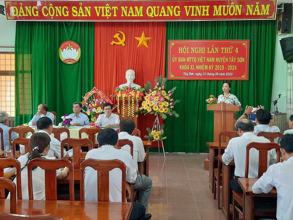 Quang cảnh Hội nghị lần thứ 4, khóa XI