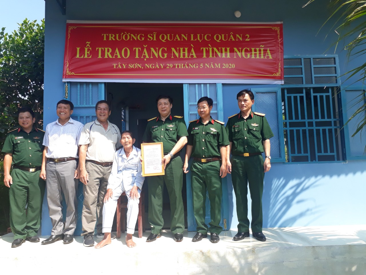 Trao tặng ngôi tình nghĩa cho thương binh Lương Văn Phúc