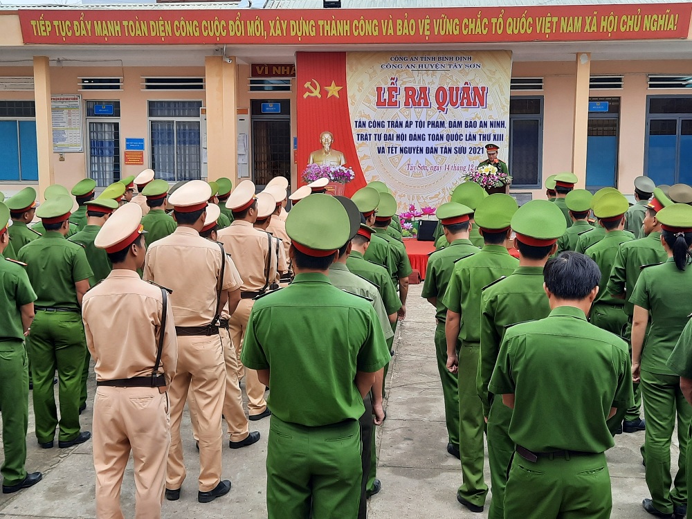 Lực lượng công an huyện ra quân tấn công trấn áp tội phạm