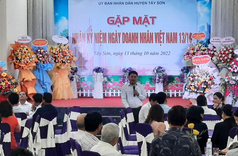 Quang cảnh buổi gặp mặt các doanh nghiệp trên địa bàn huyện