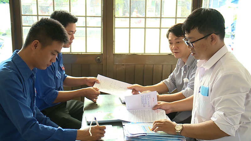Tư vấn chính sách hỗ trợ việc làm cho đoàn viên thanh niên trong Phiên giao dịch việc làm