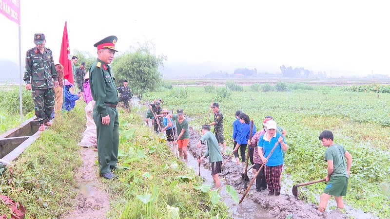 Nạo vét, gia cố mương tiêu và kênh mương nội đồng thôn Kiên Ngãi, xã Bình Thành