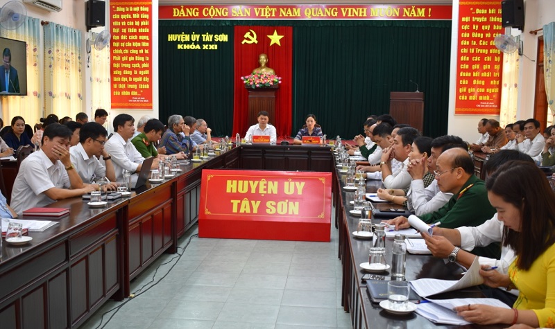 Quang cảnh điểm cầu tại huyện Tây Sơn