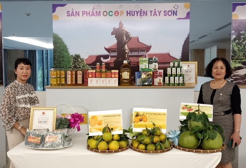 Các sản phẩm OCOP của huyện Tây Sơn trưng bày tại Hội nghị quảng bá, kết nối sản phẩm OCOP gắn với phát triển du lịch Bình Định vừa được sở Du lịch tỉnh tổ chức ngày 23/12/2022