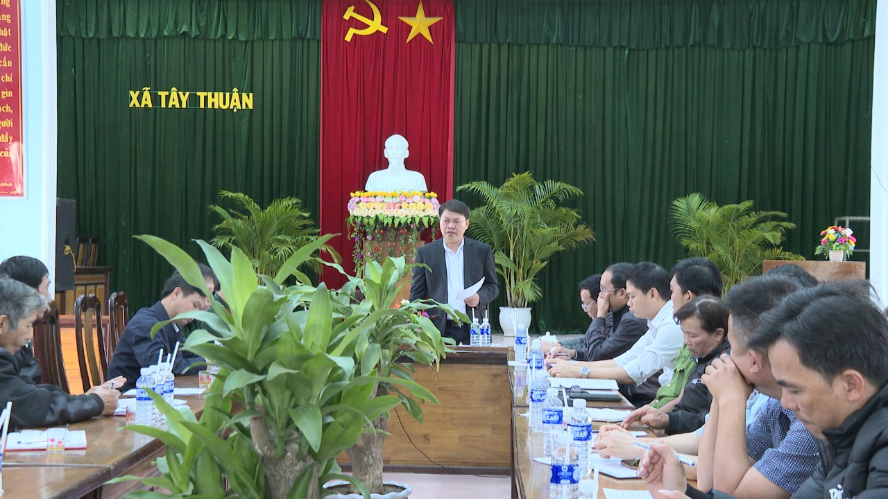 Chủ tịch UBND huyện Phan Chí Hùng kiểm tra công tác giao nhận quân năm 2023 tại xã Tây Thuận
