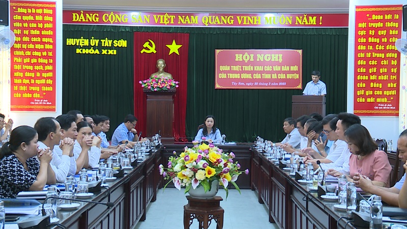 Hội nghị quán triệt, triển khai các văn bản mới của Trung ương, của tỉnh và của huyện