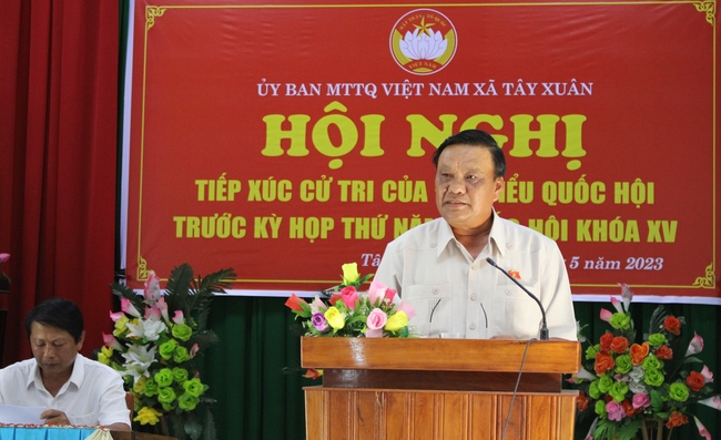 Trưởng đoàn ĐBQH tỉnh Lê Kim Toàn phát biểu giải đáp các vấn đề cử tri quan tâm