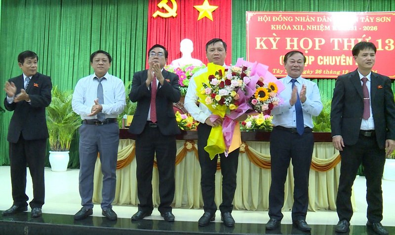 Kỳ họp thứ 13 (kỳ họp chuyên đề) HĐND huyện khóa XII, nhiệm kỳ 2021 - 2026