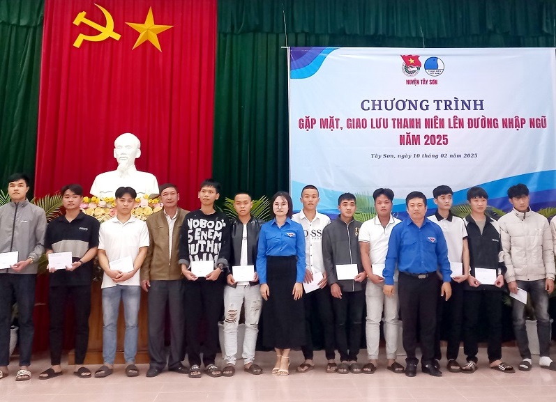 Gặp mặt, giao lưu thanh niên lên đường nhập ngũ năm 2025