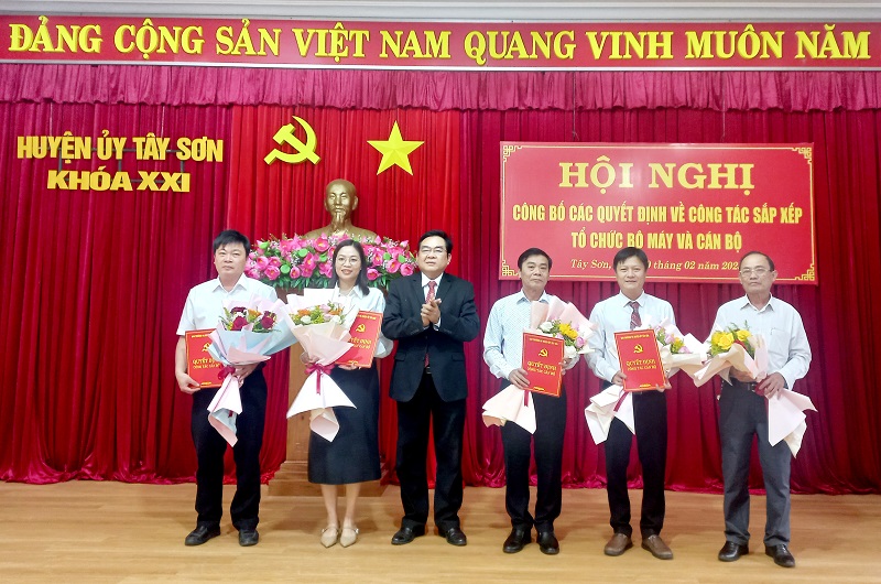 Hội nghị công bố các quyết định về công tác sắp xếp tổ chức bộ máy và cán bộ