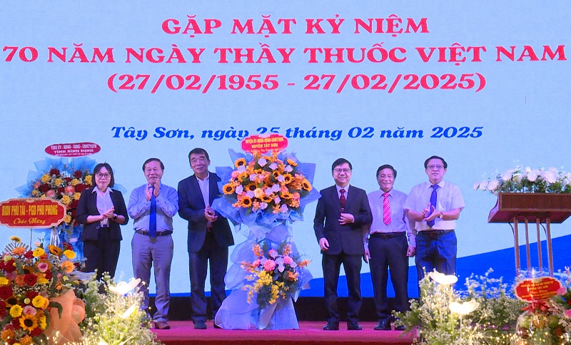 Gặp mặt kỷ niệm 70 năm Ngày thầy thuốc Việt Nam (27/02/1975 - 27/02/2025)